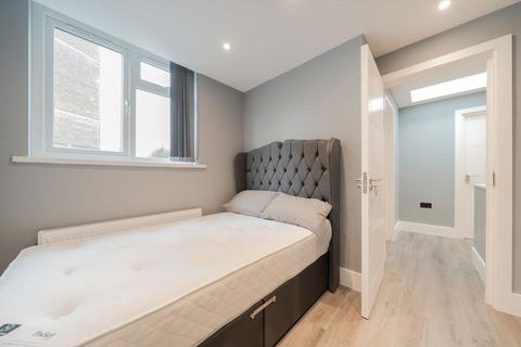 3 bedroom flat to rent, Lillie Road, London SW6