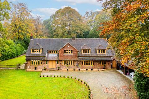 5 bedroom detached house for sale, Woodland Way, Kingswood,