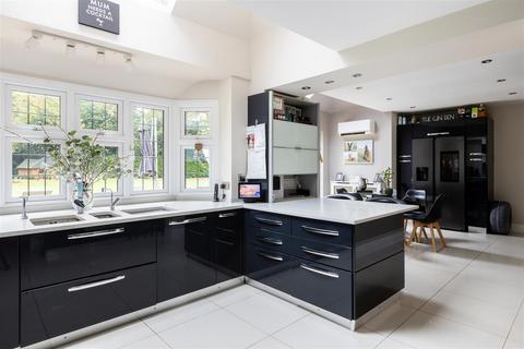 5 bedroom detached house for sale, Woodland Way, Kingswood,