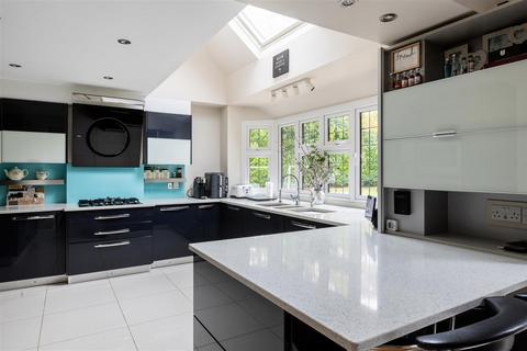 5 bedroom detached house for sale, Woodland Way, Kingswood,