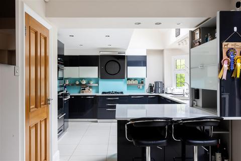 5 bedroom detached house for sale, Woodland Way, Kingswood,