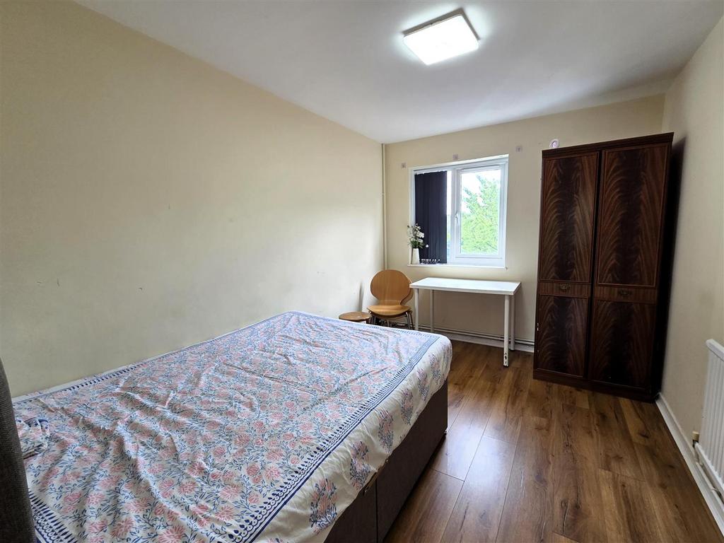 Bed 2.jpg