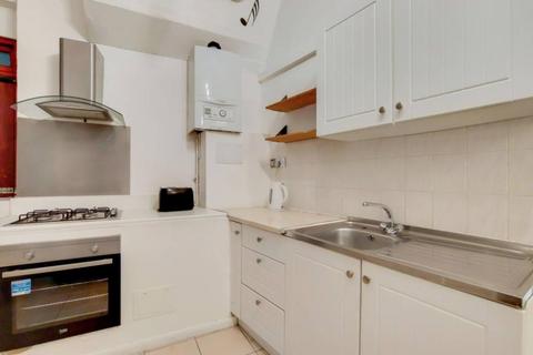 Studio to rent, Clerkenwell, London EC1N