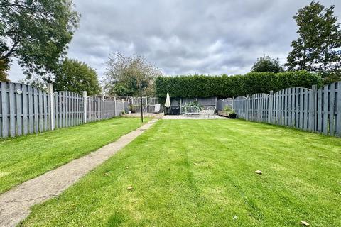 2 bedroom semi-detached house for sale, Daw Royds, Almondbury, Huddersfield, HD5 8ST