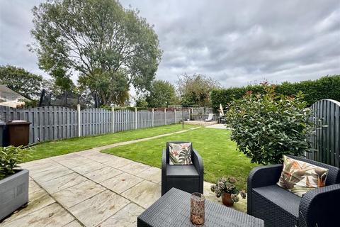 undefined, Daw Royds, Almondbury, Huddersfield, HD5 8ST