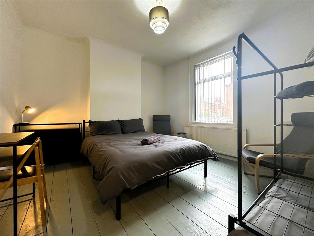 Bedroom 1 I.jpg