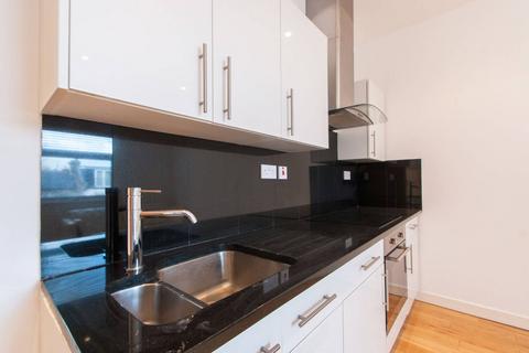 2 bedroom flat to rent, Loftus Road, Shepherd's Bush, London, W12