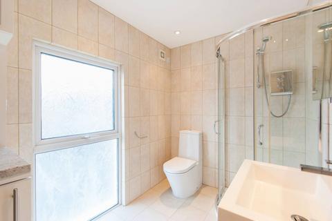 2 bedroom flat to rent, Loftus Road, Shepherd's Bush, London, W12