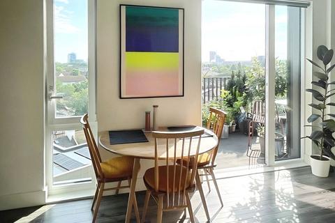 2 bedroom flat for sale, Moulding Lane, London SE14