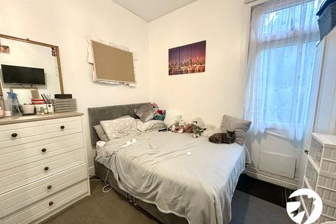 2 bedroom flat for sale, Honley Road, London, SE6