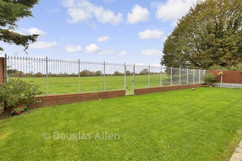 1 bedroom ground floor flat for sale, Marlborough Road, Romford, Essex