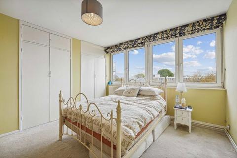 2 bedroom flat for sale, Barringer Square, London SW17