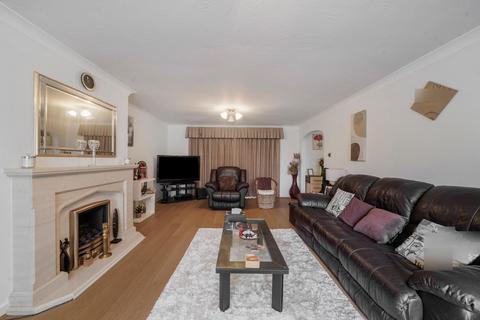 6 bedroom detached house to rent, London Road, Ditton, ME20