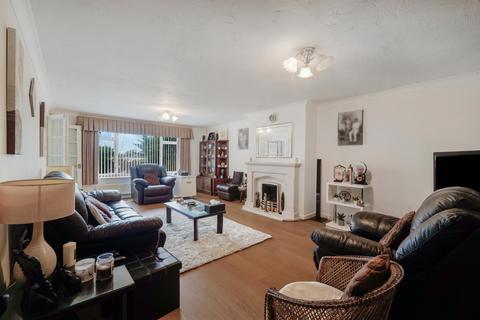 6 bedroom detached house to rent, London Road, Ditton, ME20