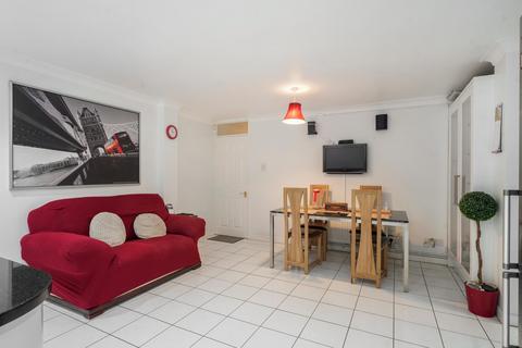 6 bedroom detached house to rent, London Road, Ditton, ME20