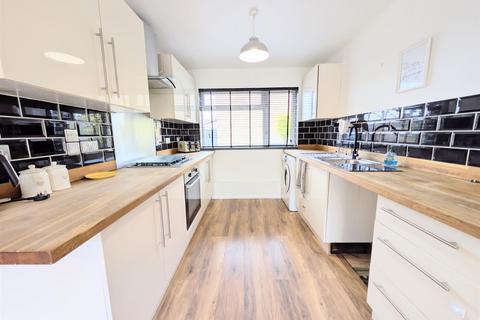 undefined, Vandyke, Bracknell