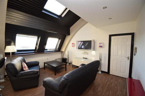 2 bedroom apartment to rent, Top floor, Blenheim House, City Centre, NE1