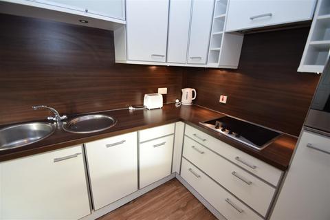 2 bedroom apartment to rent, Top floor, Blenheim House, City Centre, NE1