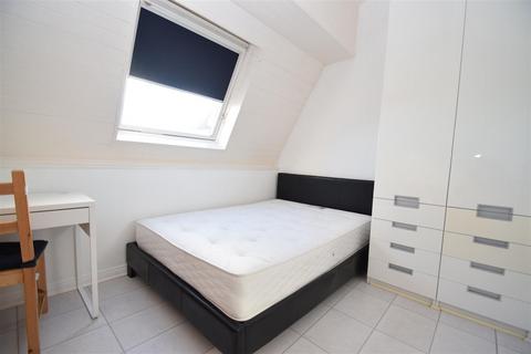 2 bedroom apartment to rent, Top floor, Blenheim House, City Centre, NE1