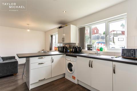 6 bedroom detached bungalow to rent, Rushlake Close, Brighton