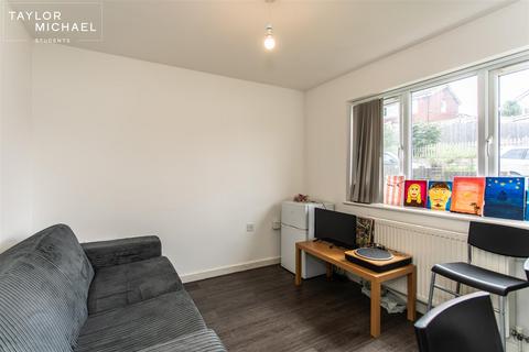 6 bedroom detached bungalow to rent, Rushlake Close, Brighton