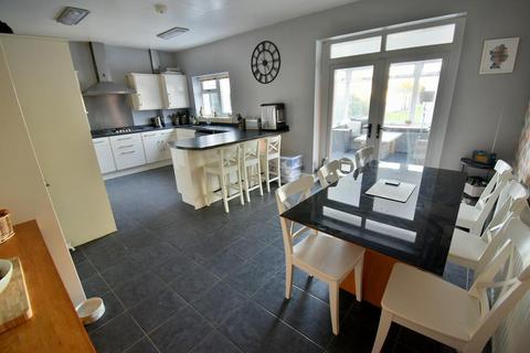 5 bedroom chalet for sale, Magna Road, Bournemouth, Dorset, BH11 9NB