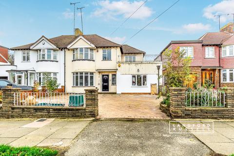 4 bedroom semi-detached house to rent, Midfield Way Orpington BR5