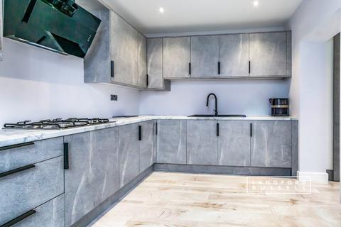 4 bedroom semi-detached house to rent, Midfield Way Orpington BR5