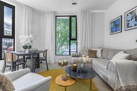 1 bedroom apartment to rent, 1A Pembridge Gardens, London W2