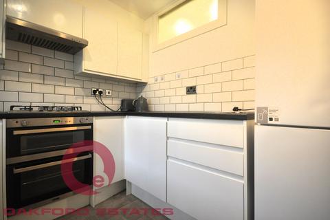 2 bedroom flat to rent, Weavers Way, Camden NW1