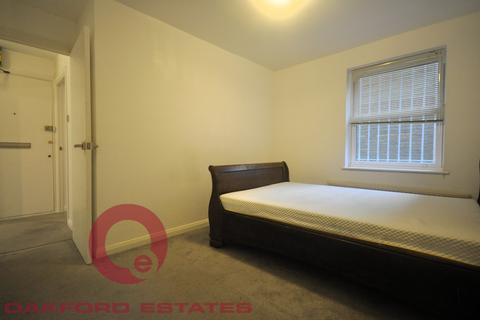 2 bedroom flat to rent, Weavers Way, Camden NW1