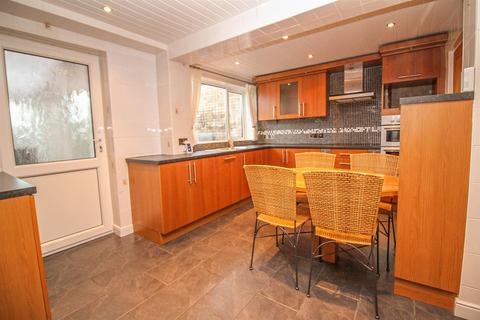 3 bedroom semi-detached house to rent, Melness Road, Hazlerigg