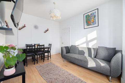 3 bedroom terraced house to rent, Shelbourne Road, London