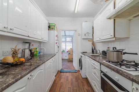 3 bedroom terraced house to rent, Shelbourne Road, London