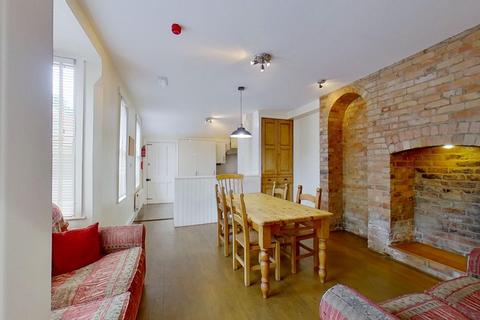 8 bedroom house to rent, Church Avenue, Nottingham NG7