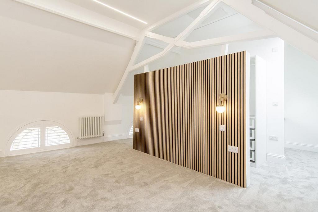 Bedroom/Landing Area