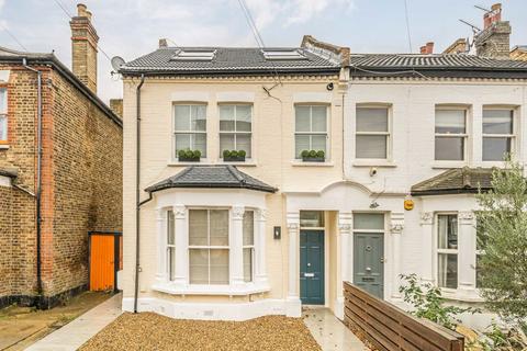 3 bedroom flat for sale, Byrne Road, London SW12
