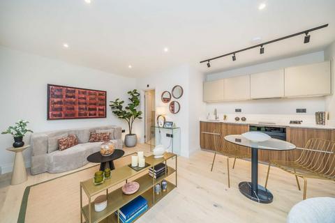 3 bedroom flat for sale, Byrne Road, London SW12