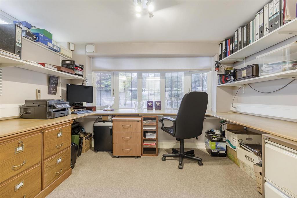 8668185-interior10.jpg