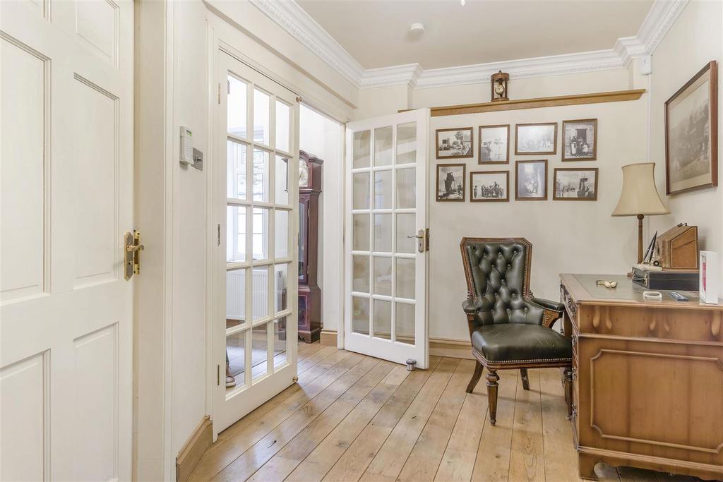 8668185-interior18.jpg