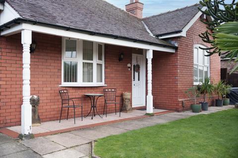 3 bedroom detached bungalow for sale, Austral Avenue, Woolston, WA1