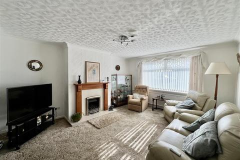 3 bedroom detached house for sale, Pontardulais Road, Tycroes, Ammanford