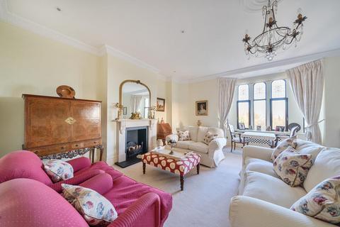 3 bedroom flat for sale, Wood Lane, Stanmore HA7