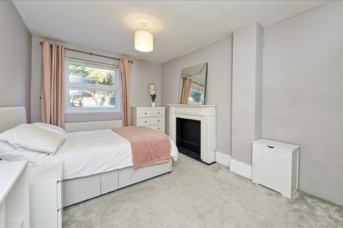 2 bedroom flat for sale, Warbeck Road, Shepherd's Bush W12