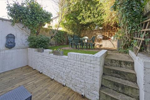 2 bedroom flat for sale, Warbeck Road, Shepherd's Bush W12