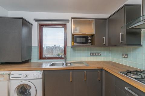 2 bedroom flat to rent, Sienna Gardens, Sciennes, Edinburgh, EH9