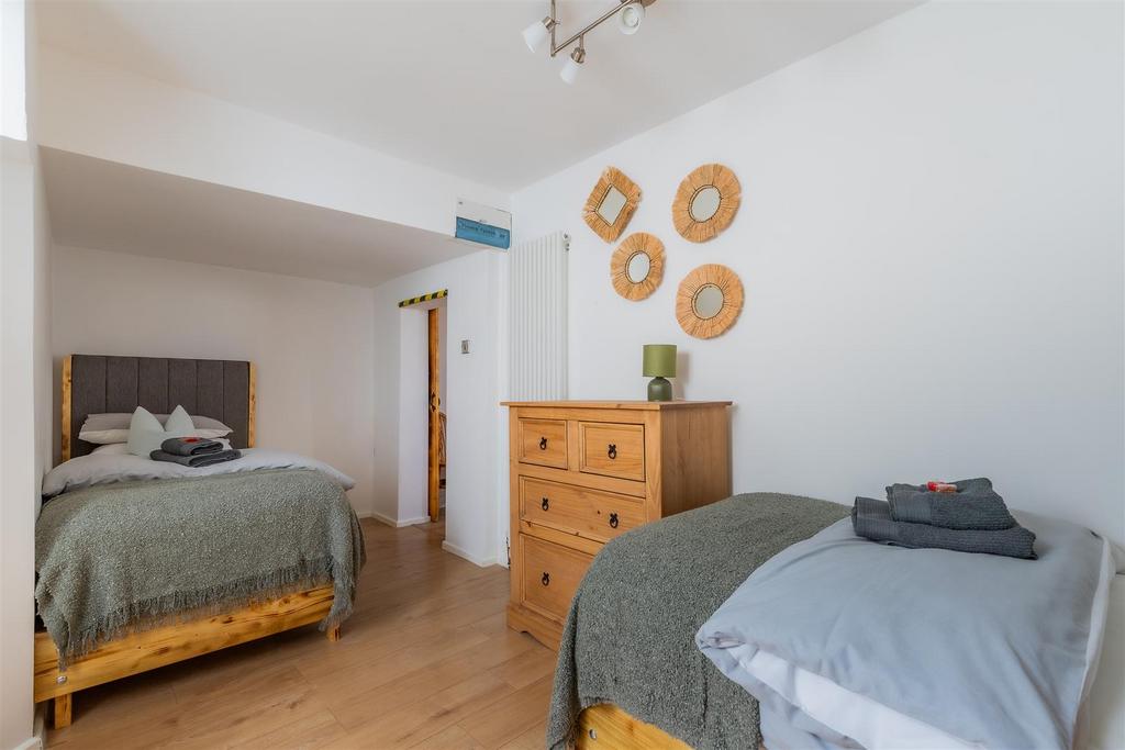 25 Garden Flat-9.jpg