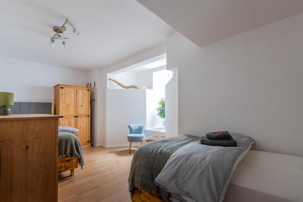 25 Garden Flat-8.jpg