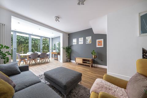 3 bedroom semi-detached house for sale, Heaven Tree Close, Islington, London