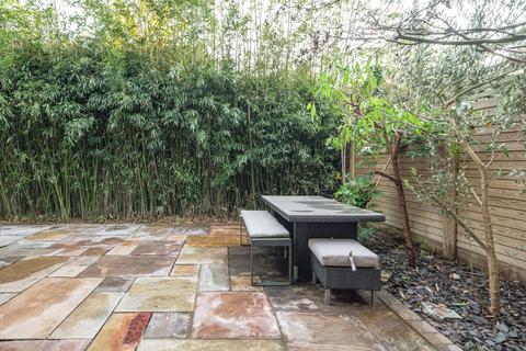 3 bedroom semi-detached house for sale, Heaven Tree Close, Islington, London